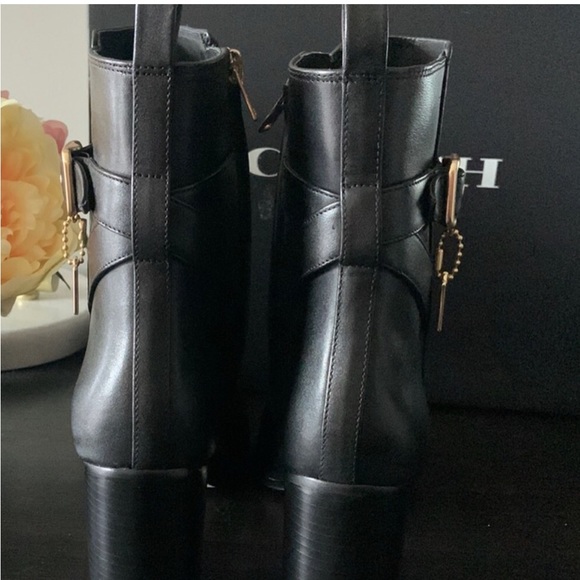 COACH
Women's Olivia Block-Heel Booties Size: 6 New with out the box - Picture 3 of 6